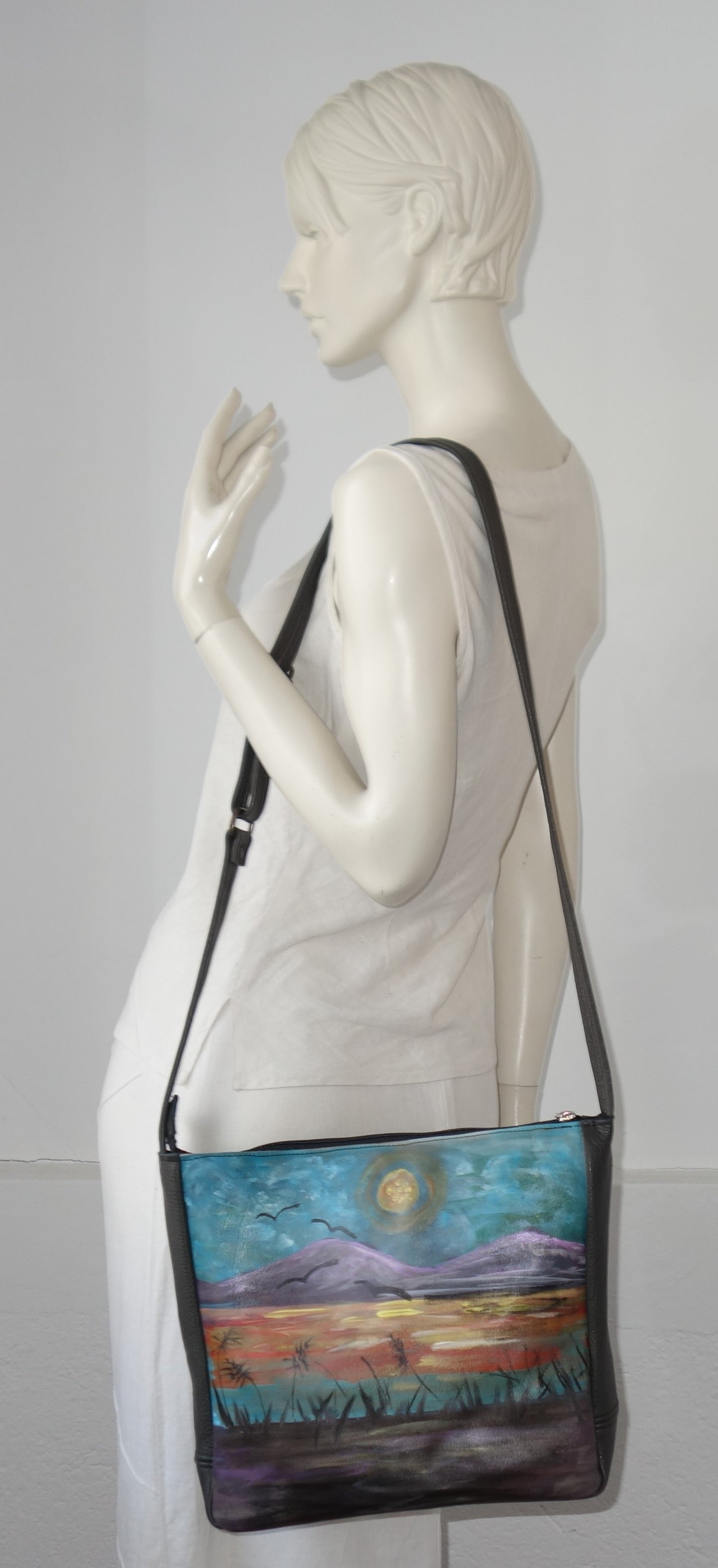 GEANTA DE PIELE NATURALA MARINA