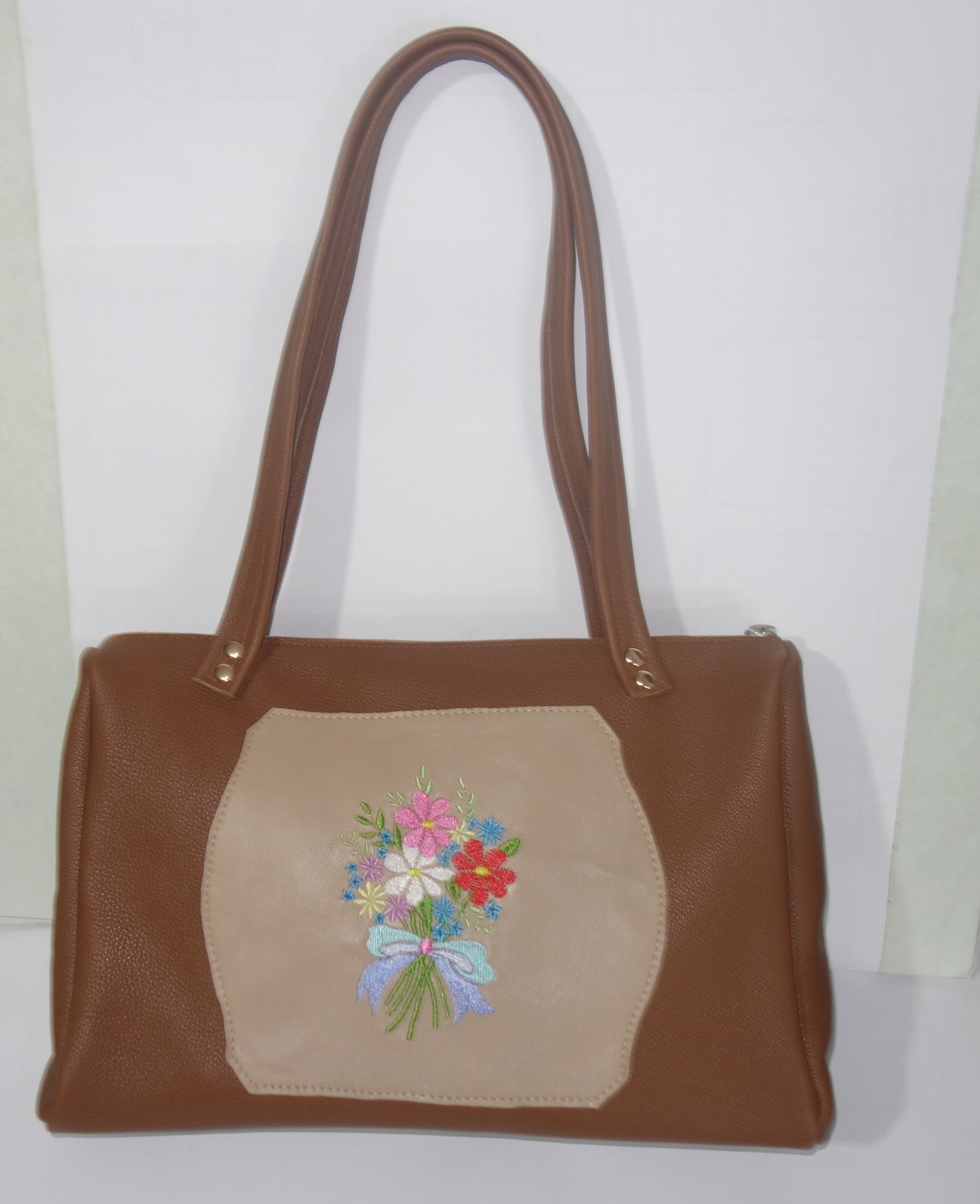 POSETA DE PIELE NATURALA MARO