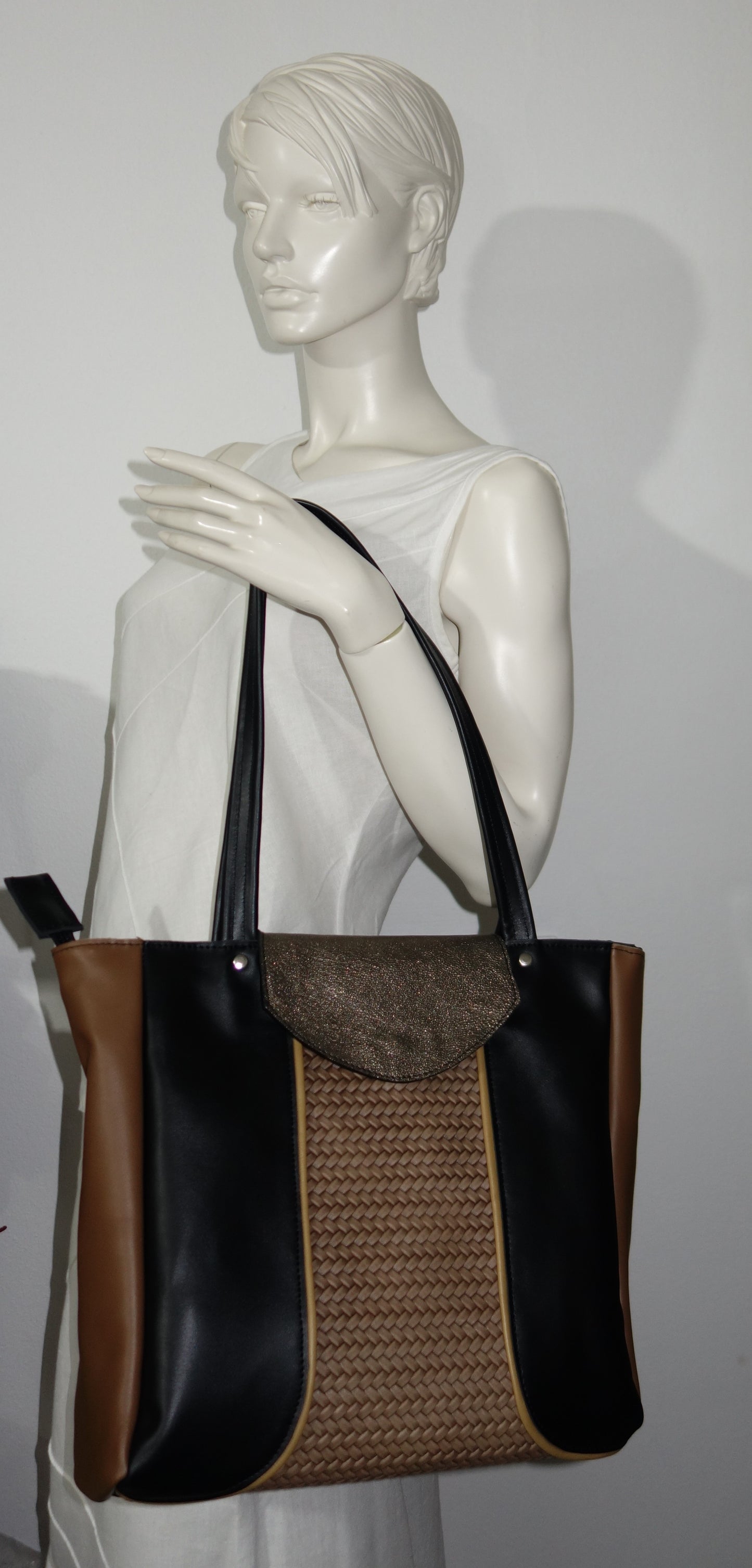 POSETA DE PIELE NATURALA ELEGANT