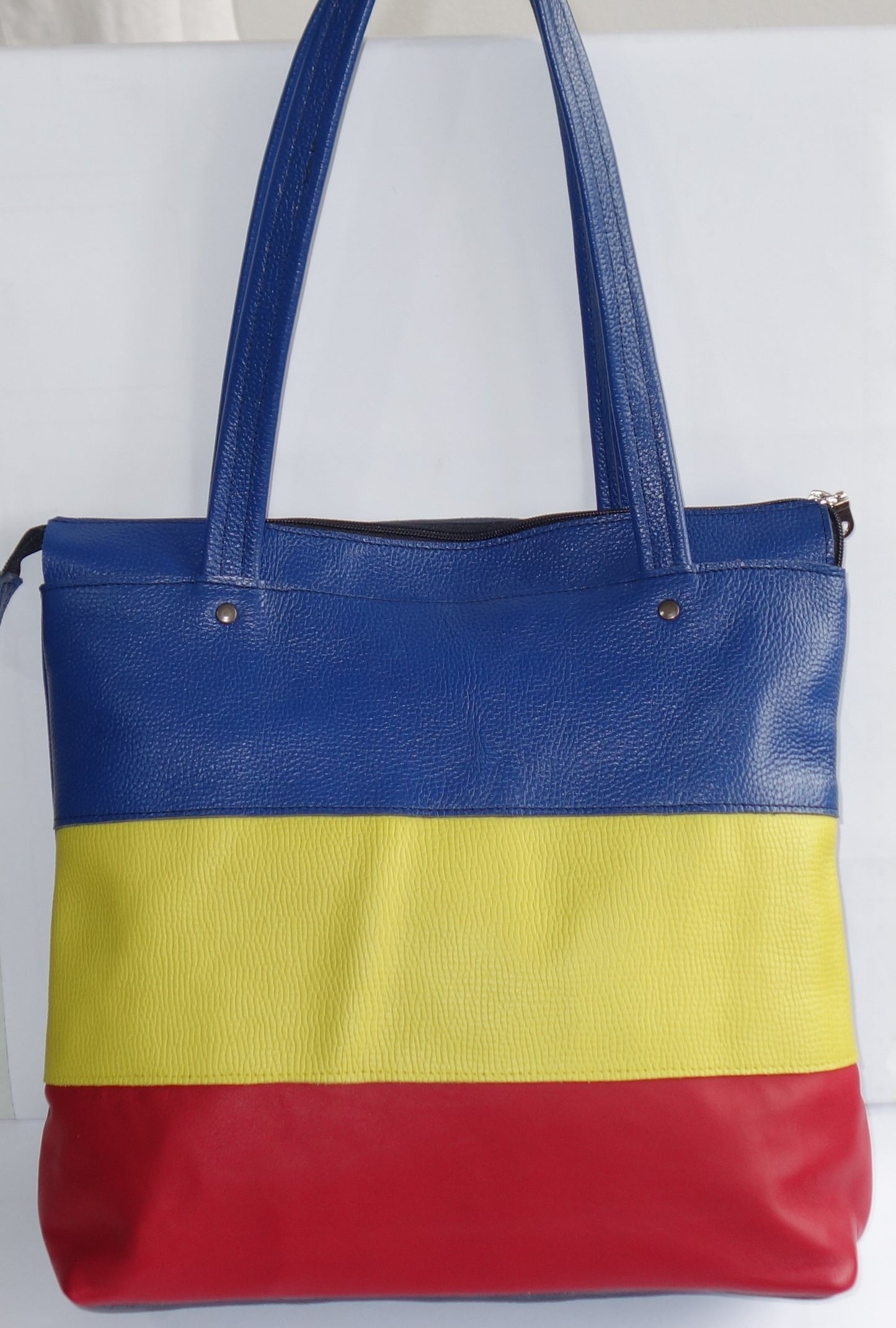 POSETA DE PIELE NATURALA TRICOLOR