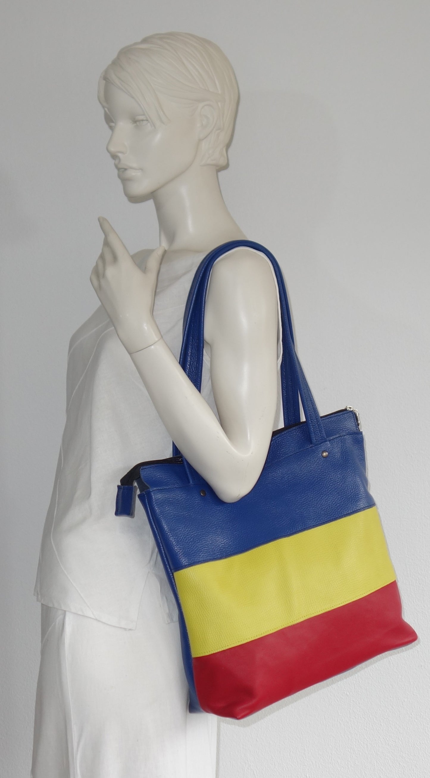 POSETA DE PIELE NATURALA TRICOLOR